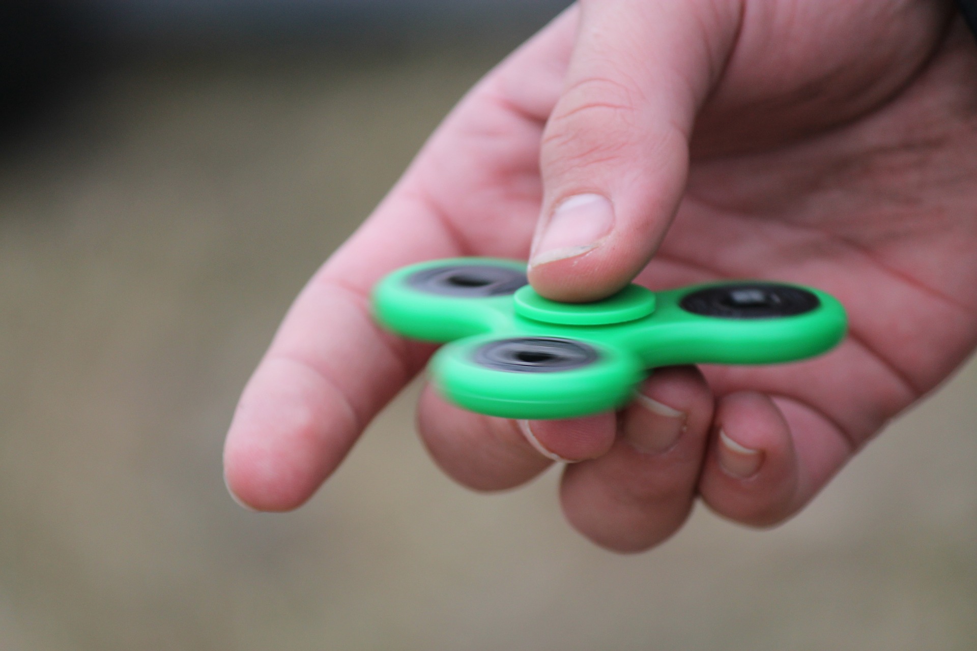 grön fidget spinner